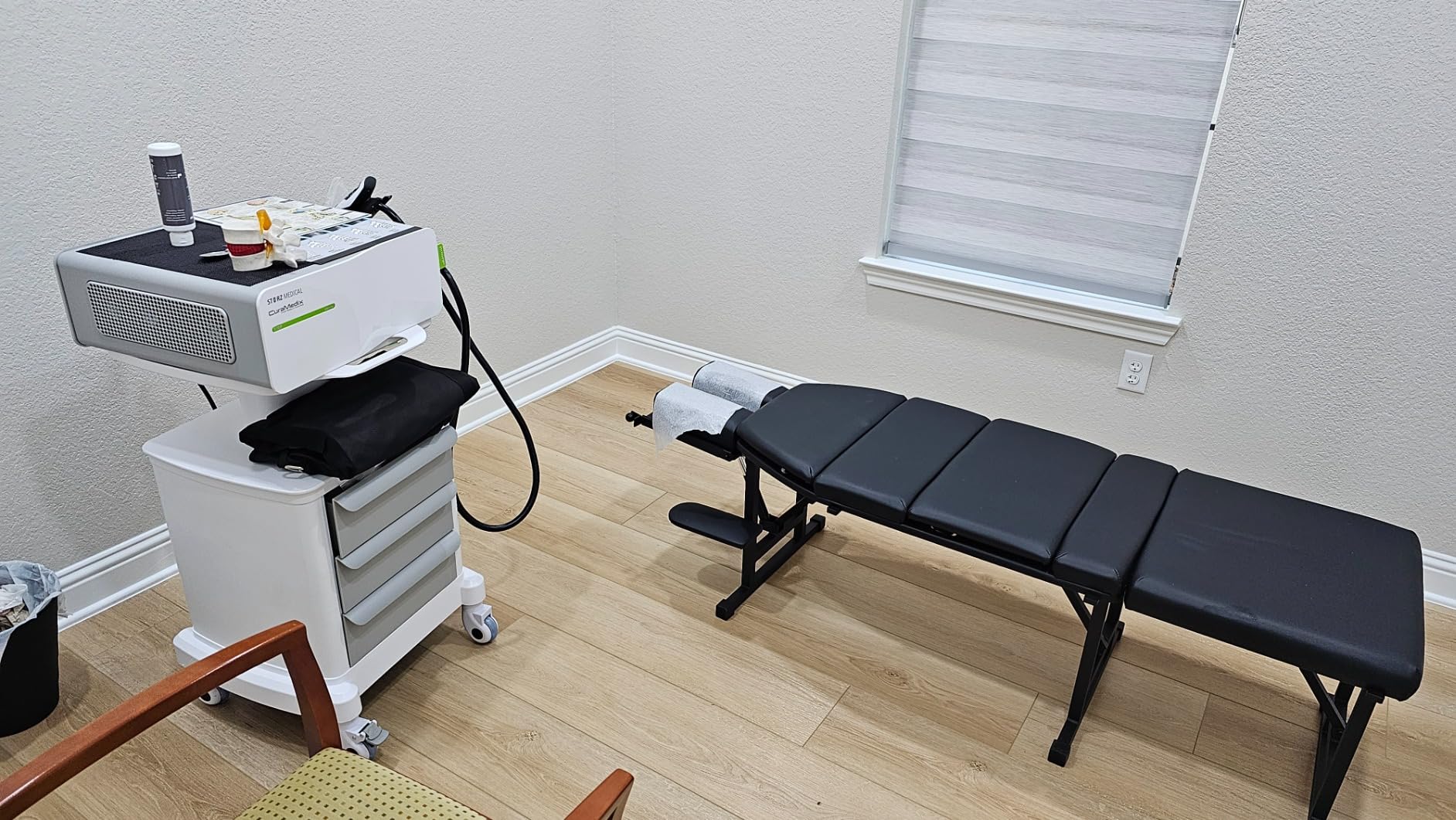 Royal Massage Sheffield 120 Chiropractic Adjusting Table – Professional Portable Drop Table for Chiropractors – Foldable with Adjustable Headrest, Thoracic & Pelvic Drops customer photo 1