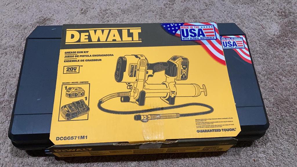 DEWALT Grease Gun Kit 20V MAX with 4.0Ah Battery and Charger, Cordless Grease Gun, LED Light, 42” Hose, 10,000 PSI, Variable Speed Triggers (DCGG571M1) customer photo 2