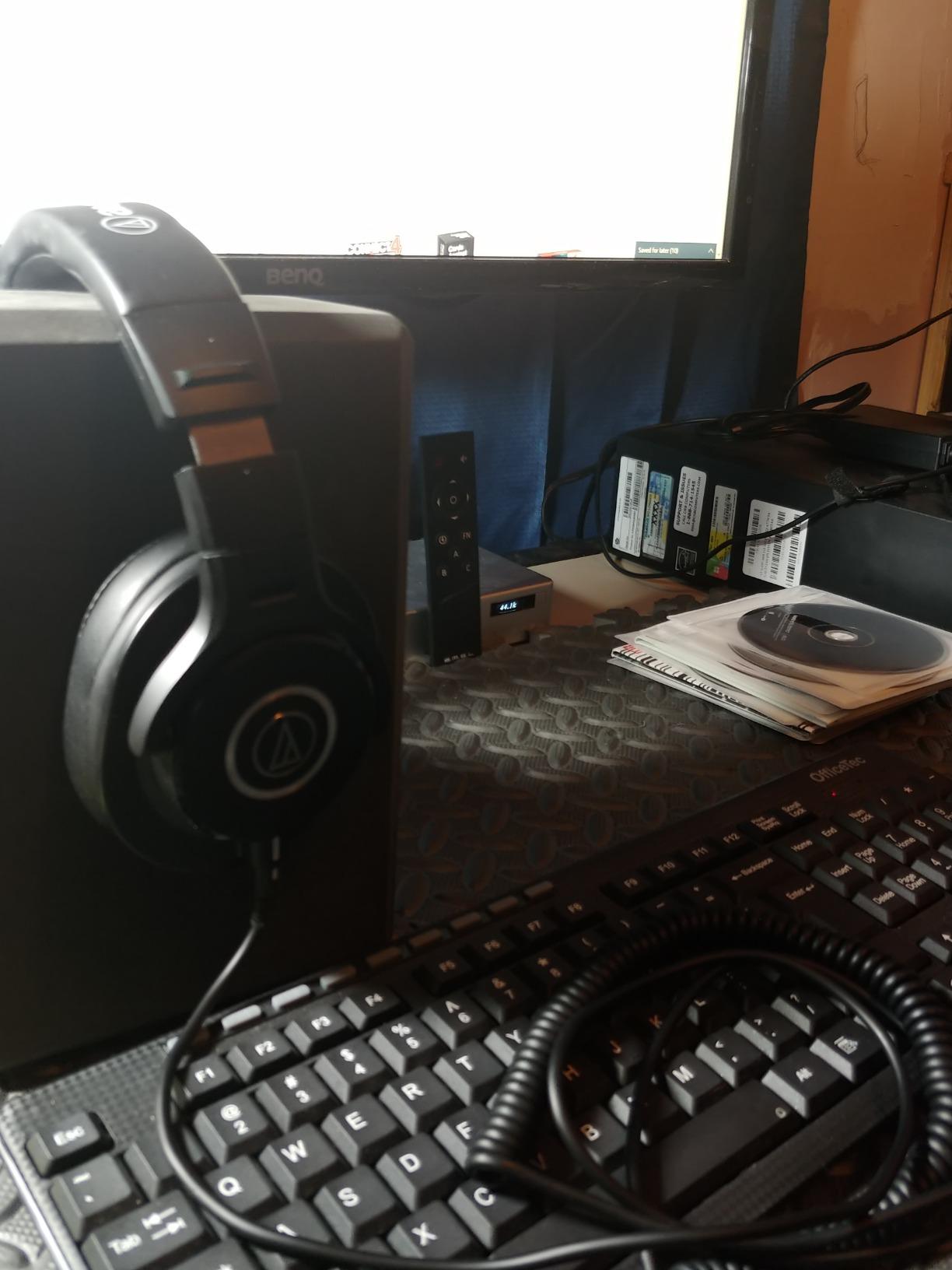 Audio-Technica ATH-M40x Professional Studio Monitor Headphone, Black - 90 Degree Swiveling Earcups, Detachable Cables customer photo 1