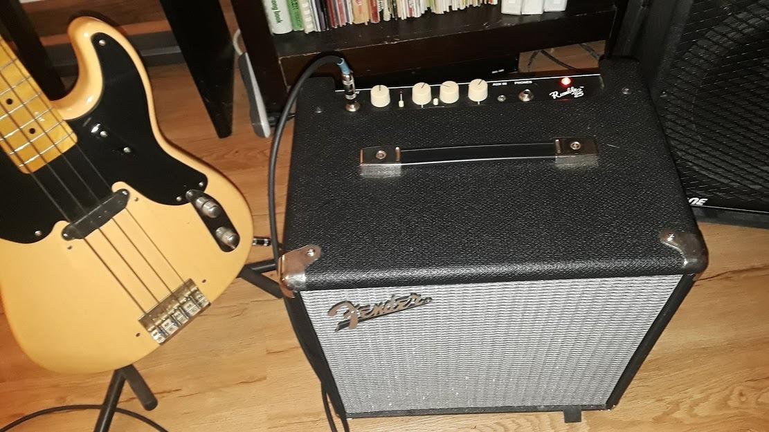 Fender Rumble 200 V3 Bass Guitar Combo Amplifier with Effects, 200W - Black customer photo 2