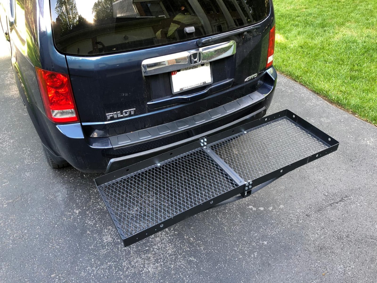 CURT 18109 Tray-Style Trailer Hitch Cargo Carrier, 500 lbs. Capacity, 60-Inch x 19-1/4-Inch, Fits 2-Inch Receiver customer photo 2