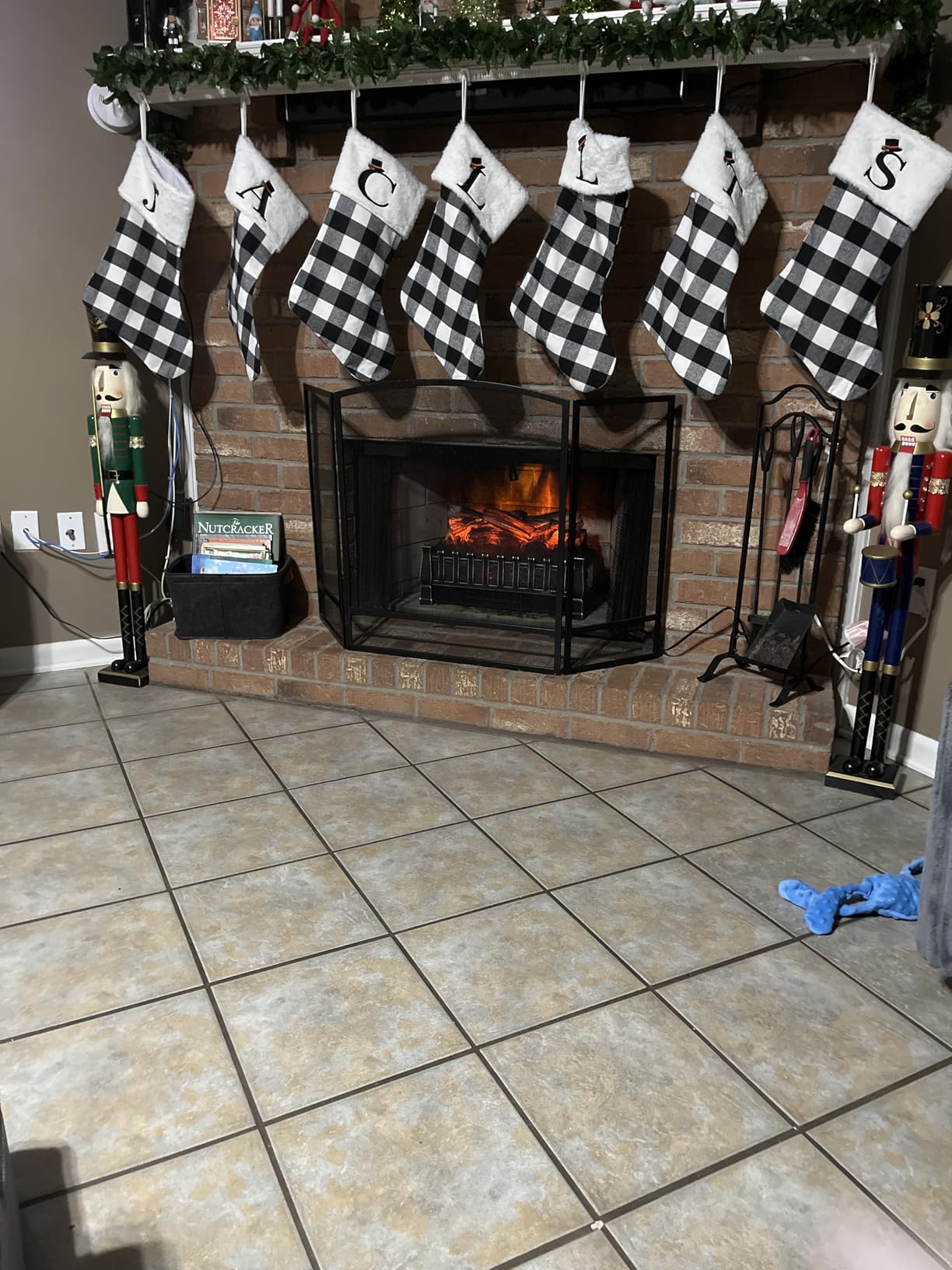 duraflame Electric Log Set 400 Sq Ft Heater, Faux Logs Insert with Lifelike Flames for Existing Fireplaces, Remote Control Included customer photo 1