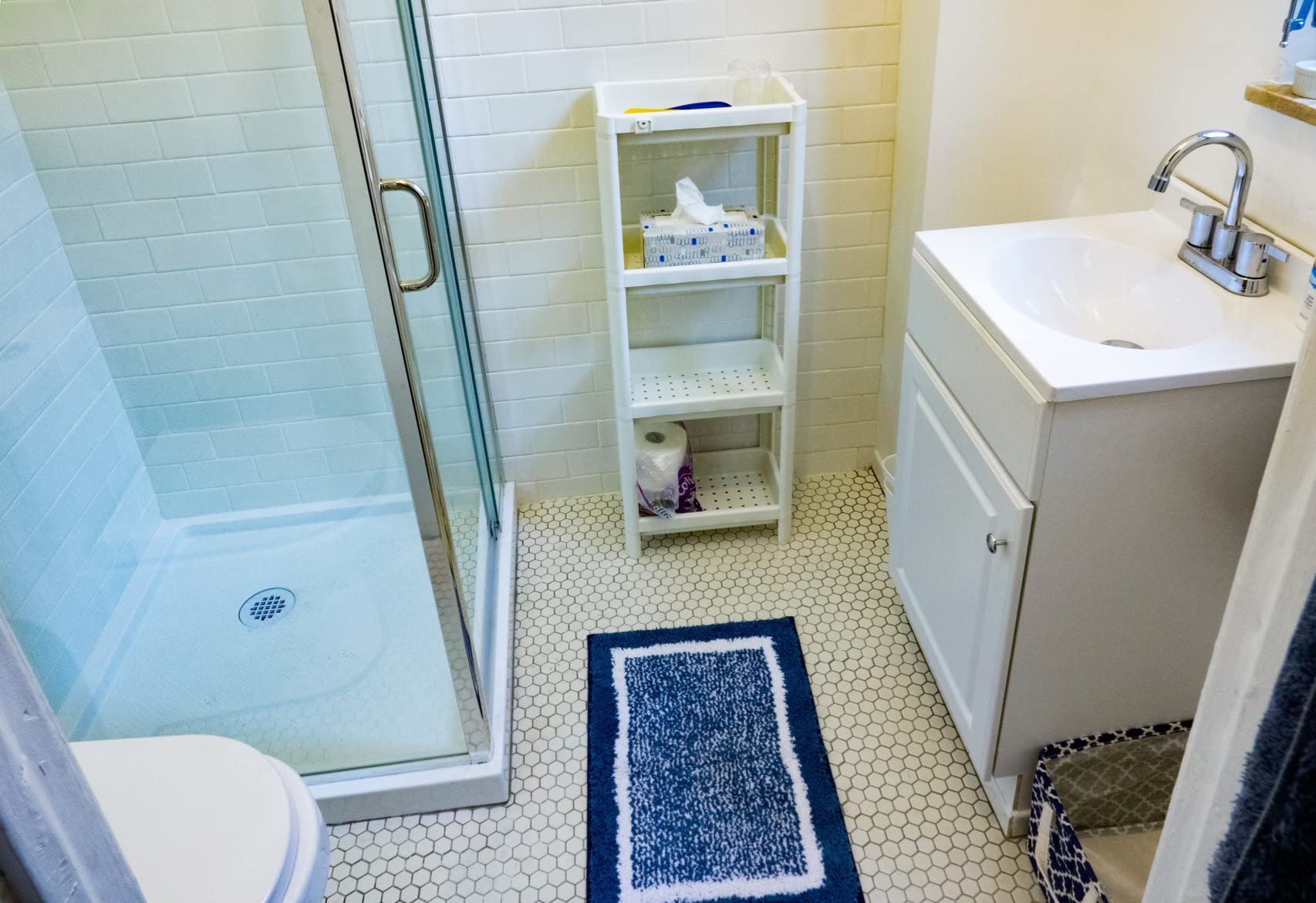 DreamLine Flex 32 in. D x 32 in. W x 74 3/4 in. H Semi-Frameless Pivot Shower Enclosure in Chrome with Corner Drain White Base, DL-6714-01CL customer photo 1