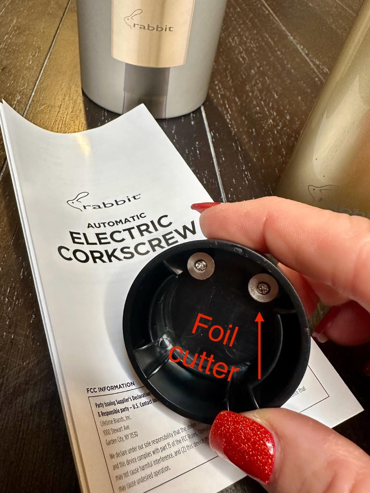 Rabbit Automatic Electric Corkscrew Wine Bottle Opener, Cordless Rechargeable, One-Touch Operation, Sleek Shiny Black Finish, Easy to Use for Wine Lovers customer photo 1