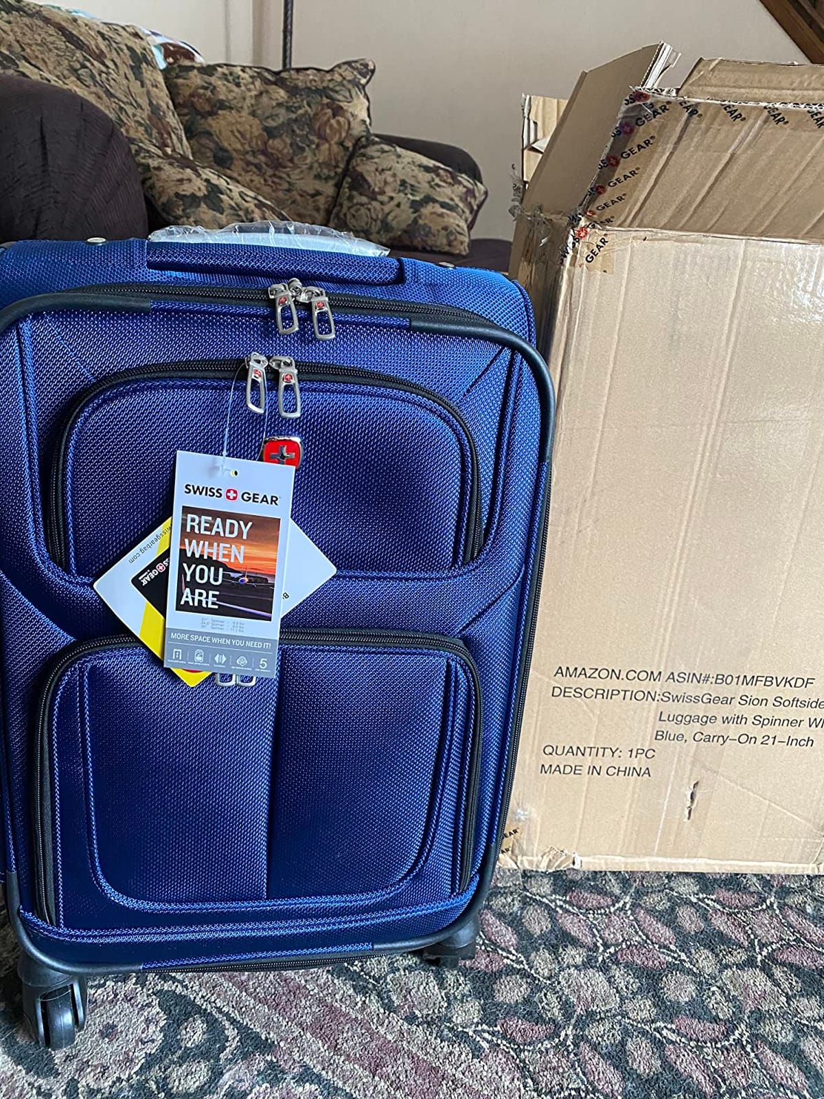 SwissGear Sion Carry-On Spinner Luggage, Softside Expandable, Lightweight Suitcase, Dark Grey, 22.75-Inch customer photo 2