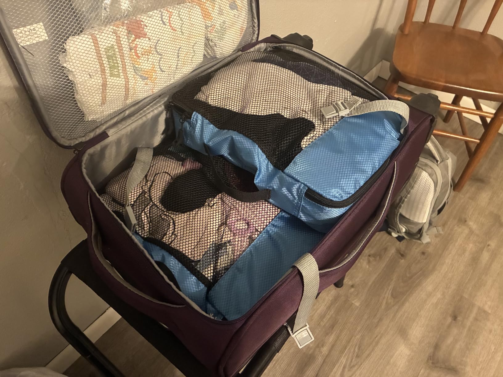 Amazon Essentials 4-Piece Packing Cubes Travel Accessories Set, Space-Saving Luggage Organizer with Double Zipper, Mesh Top Panel, Medium, Gray (Previously Amazon Basics) customer photo 1