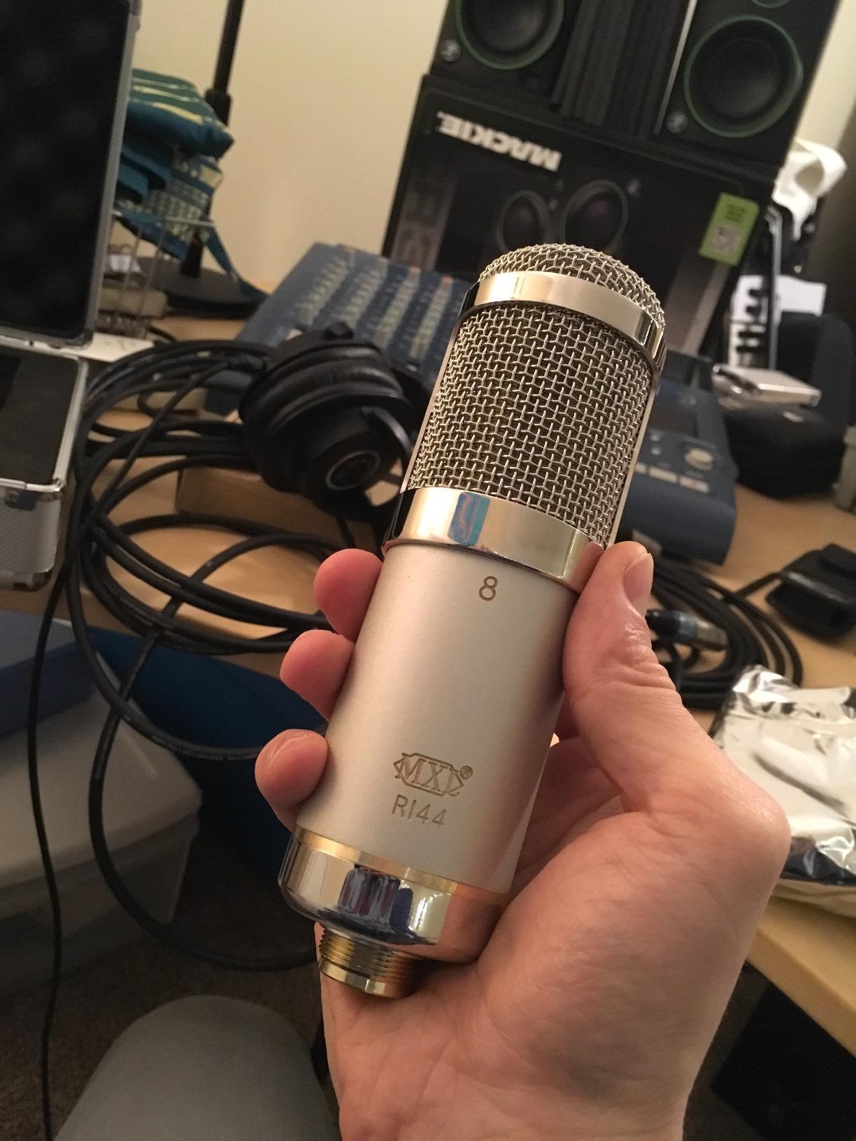 MXL R144 HE Heritage Edition Classic Ribbon Microphone - Figure-8 Polar Pattern, 20Hz-17kHz Response, Includes Shock-mount and Carrying Case customer photo 1