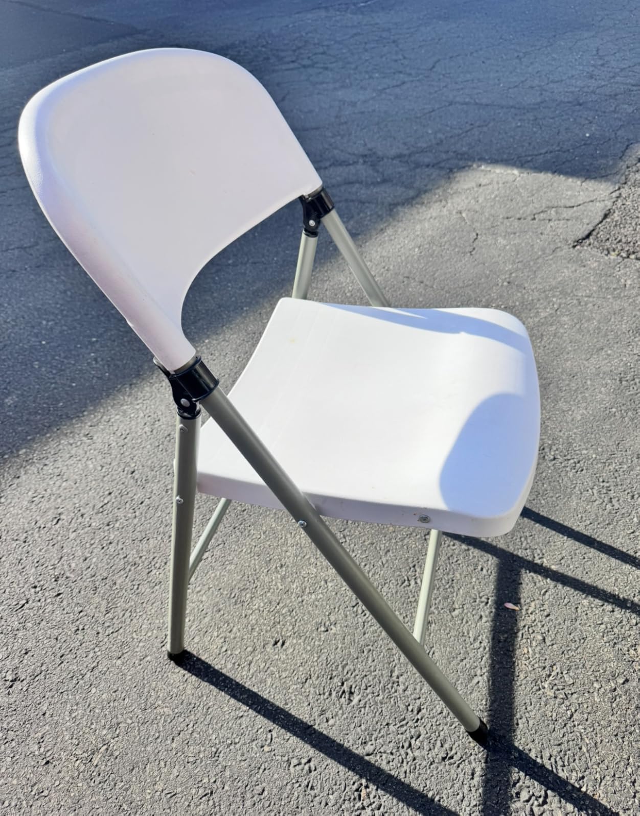 Flash Furniture Hercules Series Plastic Folding Event Chairs with Textured Seats, Set of 6, White customer photo 1