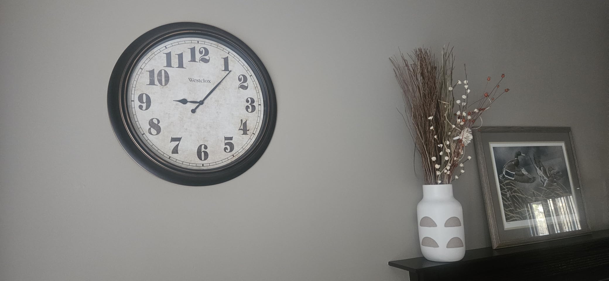 Westclox Traditional Large Wall Clock – Battery-Operated 24-Inch Vintage Distressed Dial, Metal Hands, Glass Lens, Quartz Accuracy (Black-Brown, 24-Inch) customer photo 1