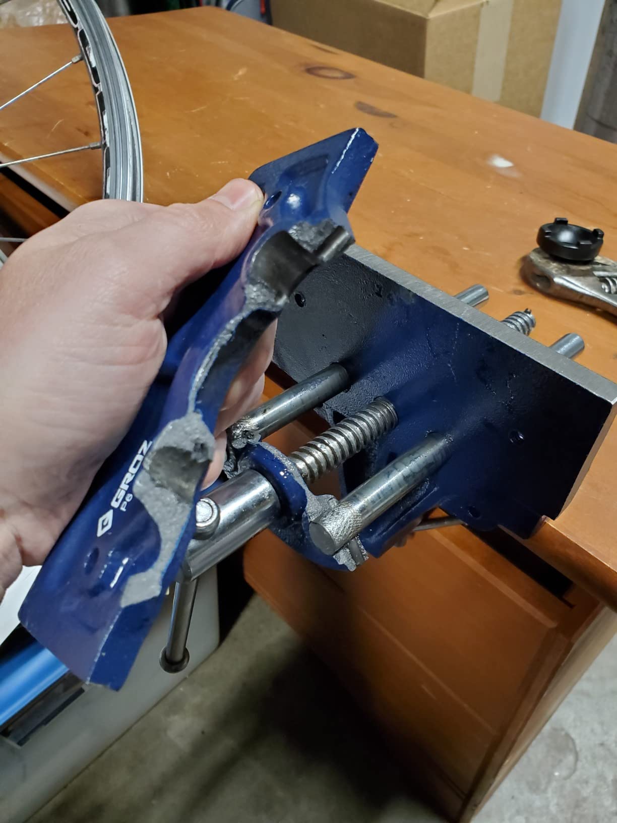 Groz 6-Inch Portable Woodworking Vise, Dual Mount Bench Clamp or Bolt-Down, Cast Iron with Toe-In Jaws and Chrome-Plated Screw customer photo 1