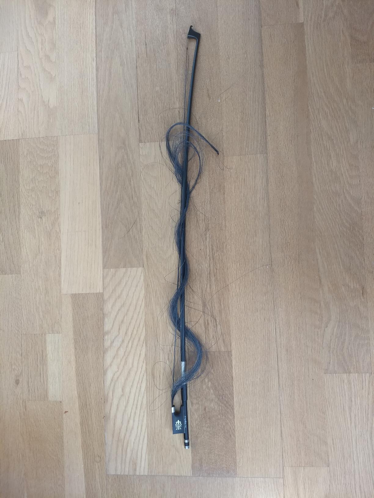 Brandnew Carbon Fiber VIOLIN BOW 4/4 Size Deep & Powerful Tone, Art No.106VB customer photo 2
