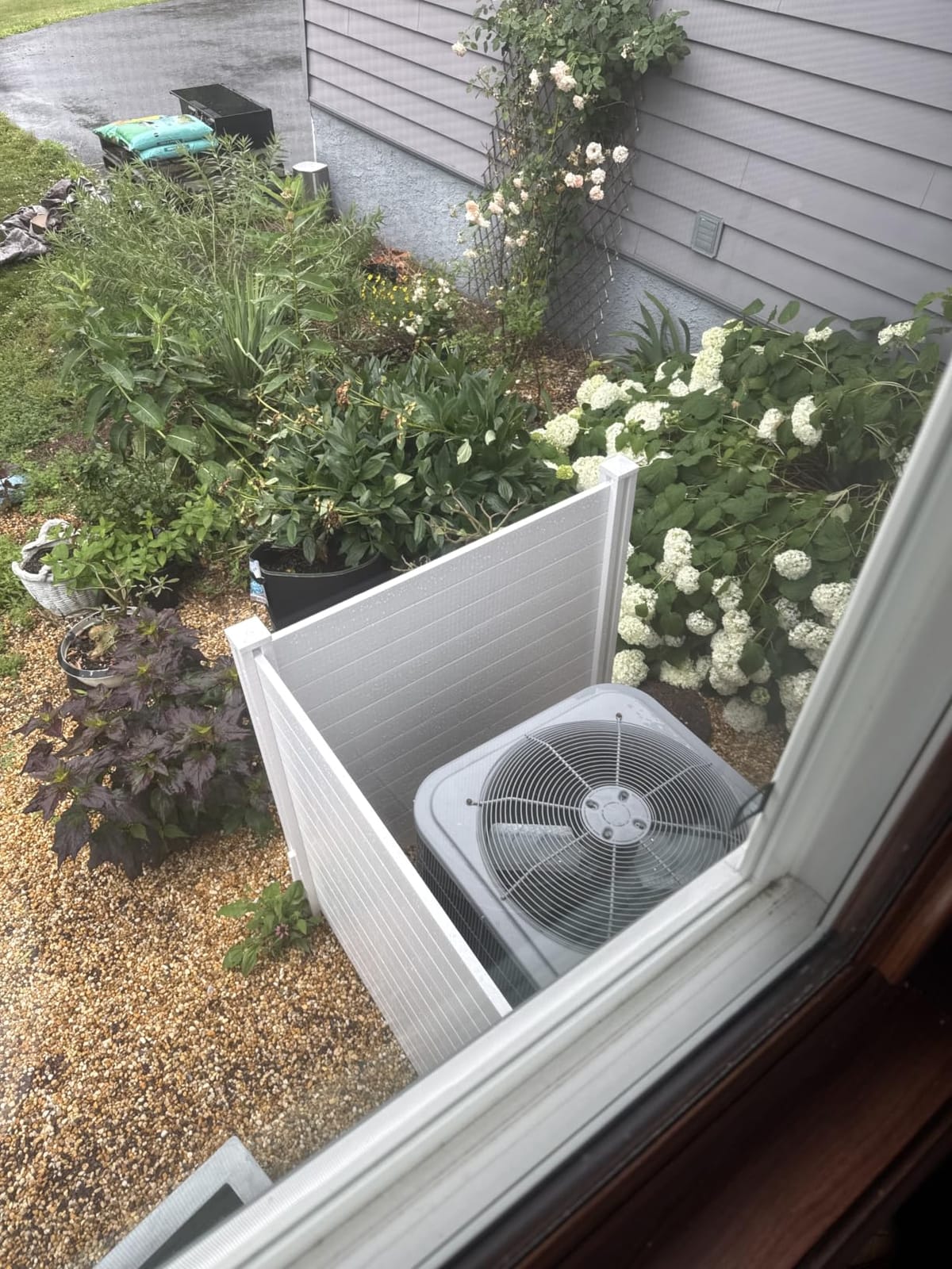 Enclo Premium White Vinyl Privacy Screen, DIY No Dig Kit customer photo 2