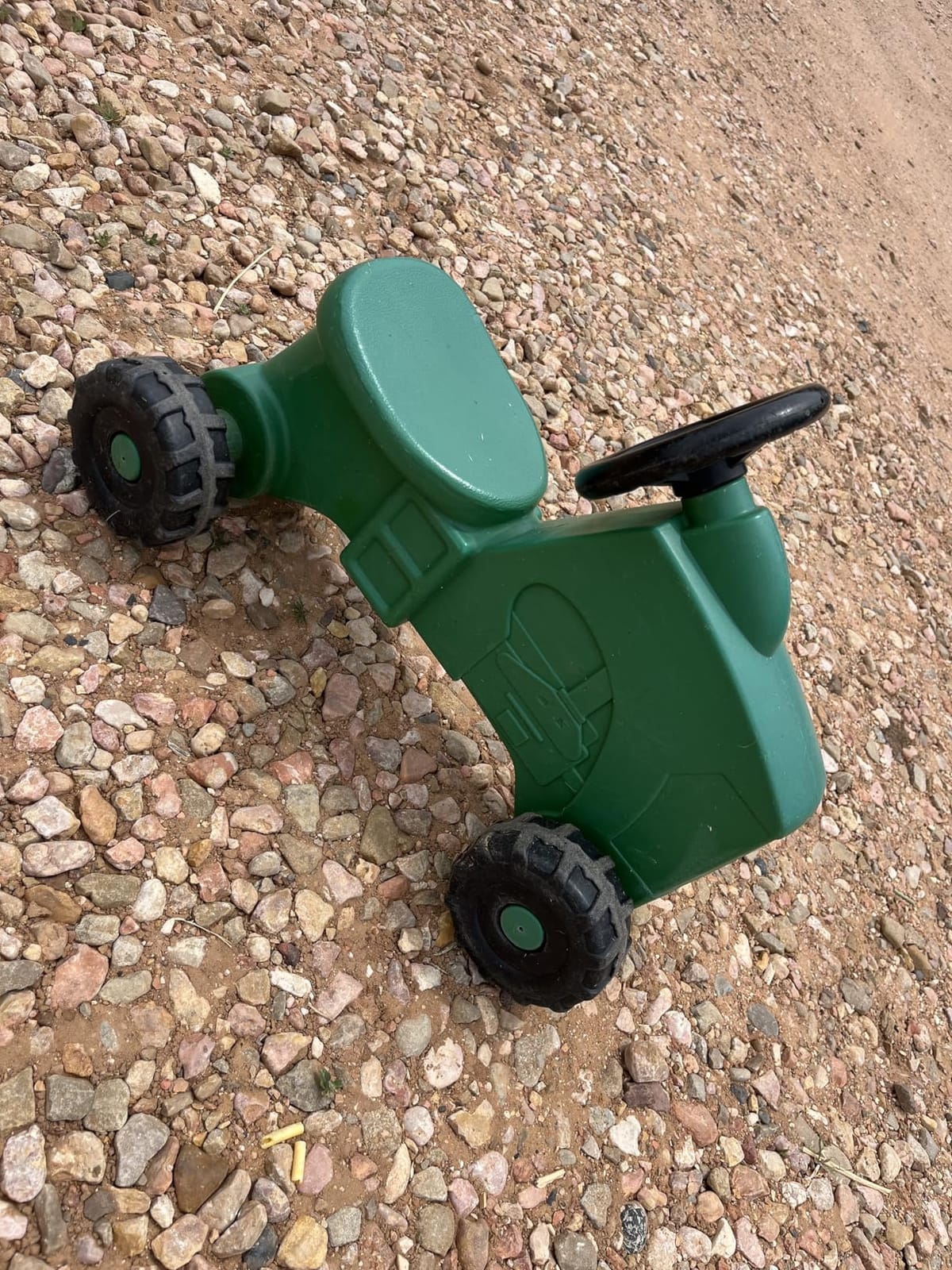 John Deere Ride On Toys Sit 'N Scoot Activity Tractor for Kids Ages 18 Months and Up, Green | Foot-to-Floor Ride On Toy, Officially Licensed John Deere Toy, Indoor/Outdoor Push Tractor, Ages 18 Months and Up customer photo 1
