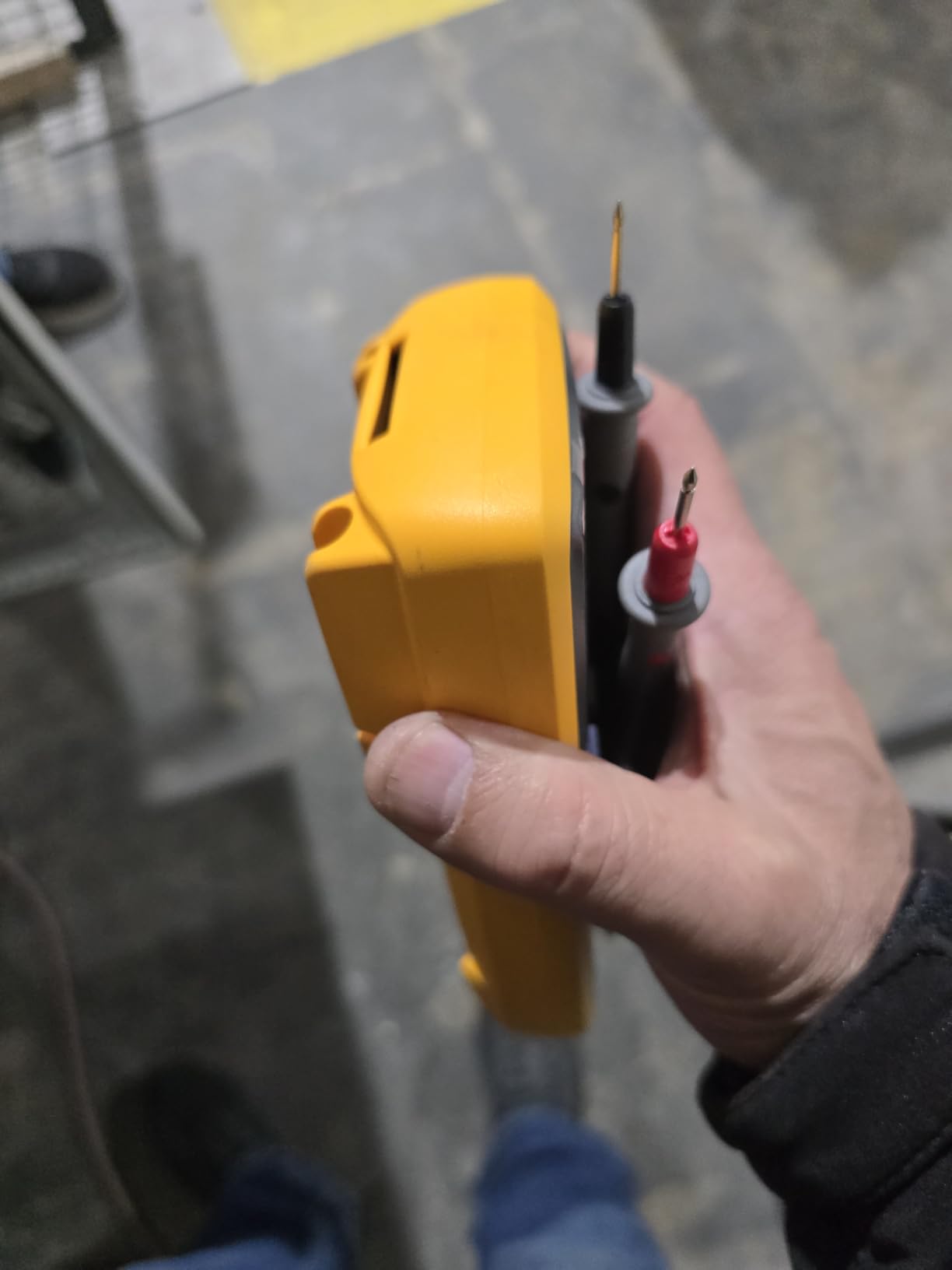 Fluke 15B+ Digital Multimeter, for Electrical Applications, Measures AC/DC Voltage and Current Measurements up to 1000V and 10A, Along with Resistance, Continuity, Diode, and Capacitance Capabilities customer photo 1