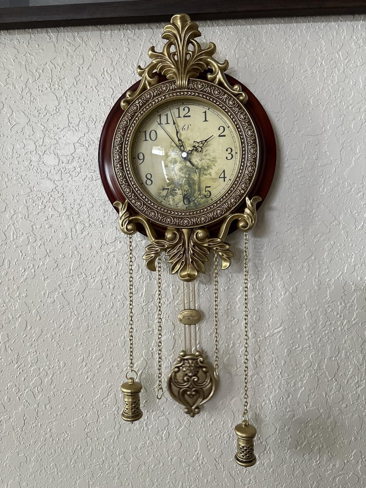 Aero Snail Dia 9-inch Retro Style Vintage Wood Indoor Wall Clock with Swinging Pendulum (Requires 2 AA Batteries for Clock Hands and Pendulum) customer photo 2