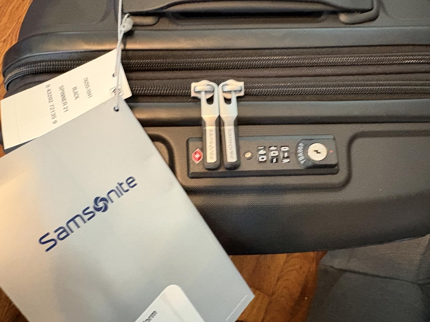 Samsonite Freeform Hardside Carry-On Luggage with Spinner Wheels - Hardshell Suitcase - TSA, Airline-Approved - Expandable Hard Shell, Smooth Rolling Wheels for Lightweight Travel – Black customer photo 1