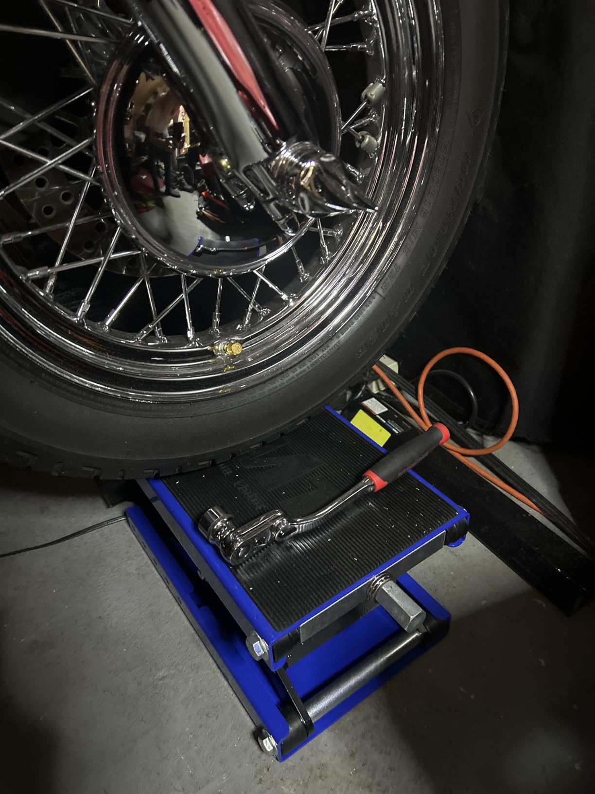 OMT 1100lb Motorcycle Scissor Lift Jack Wide Deck Motorbike Hoist Stand customer photo 2