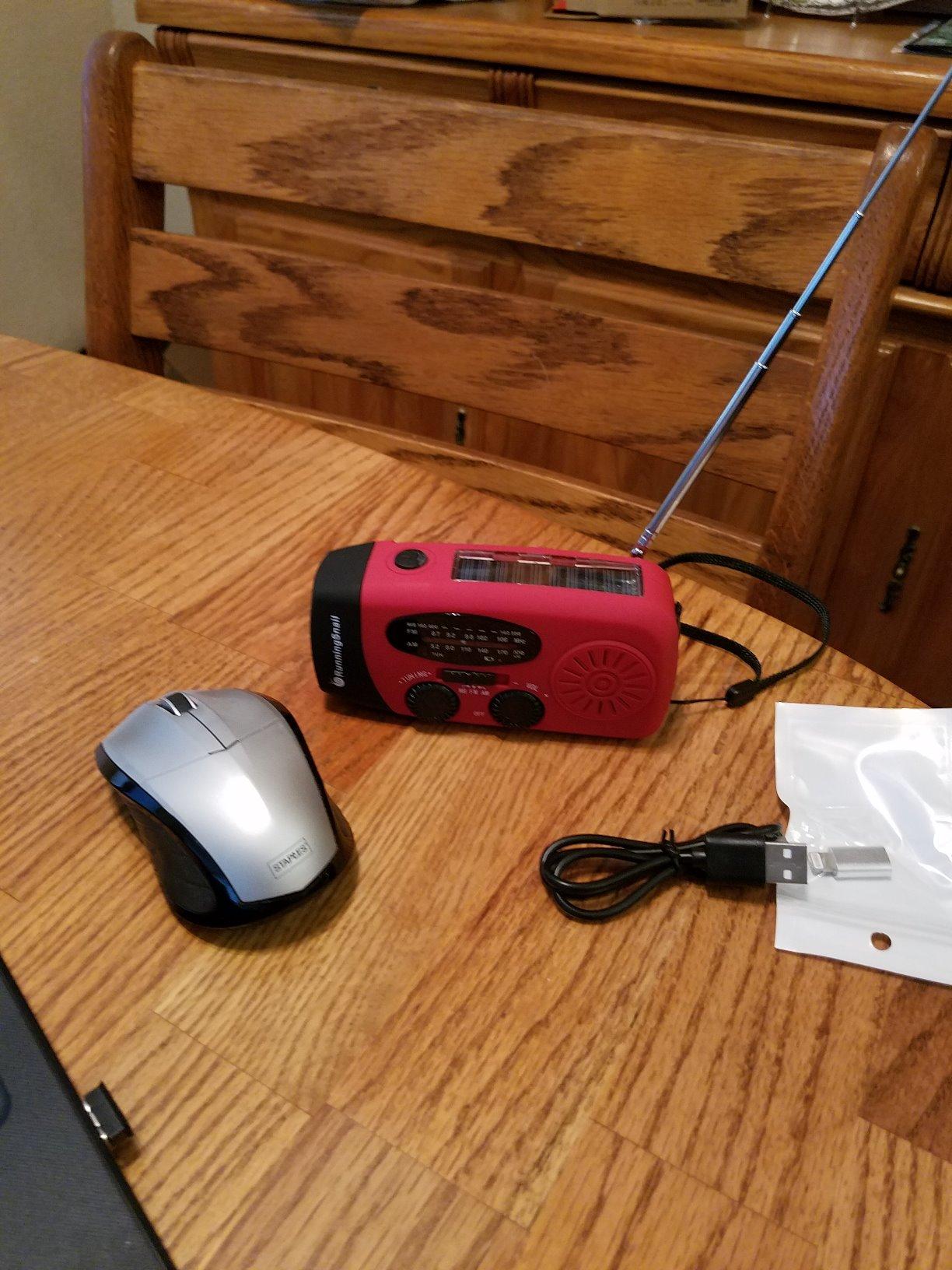 Hand Crank Radio with LED Flashlight,2000mAh NOAA AM FM Emergency Radio customer photo 1
