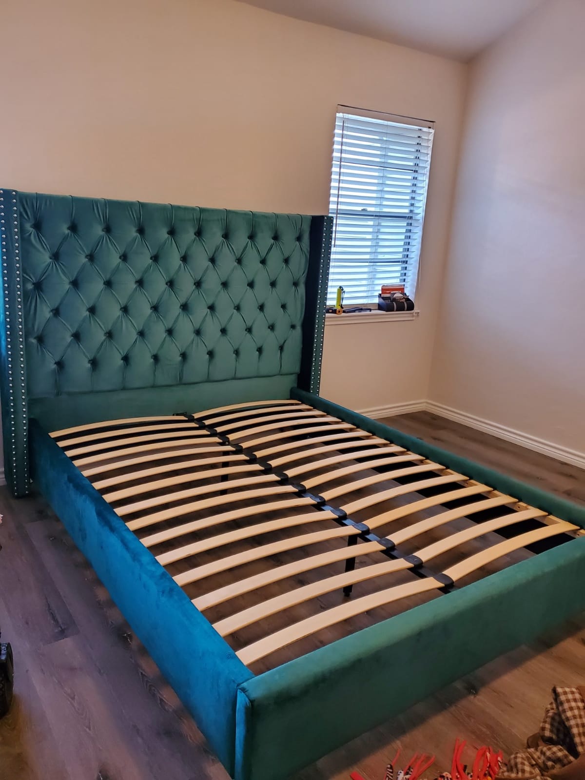 Meridian Furniture Aiden Collection Modern | Contemporary Velvet Upholstered Bed with Deep Button Tufting, Solid Wood Frame, and Custom Chrome Legs, King, Black customer photo 1