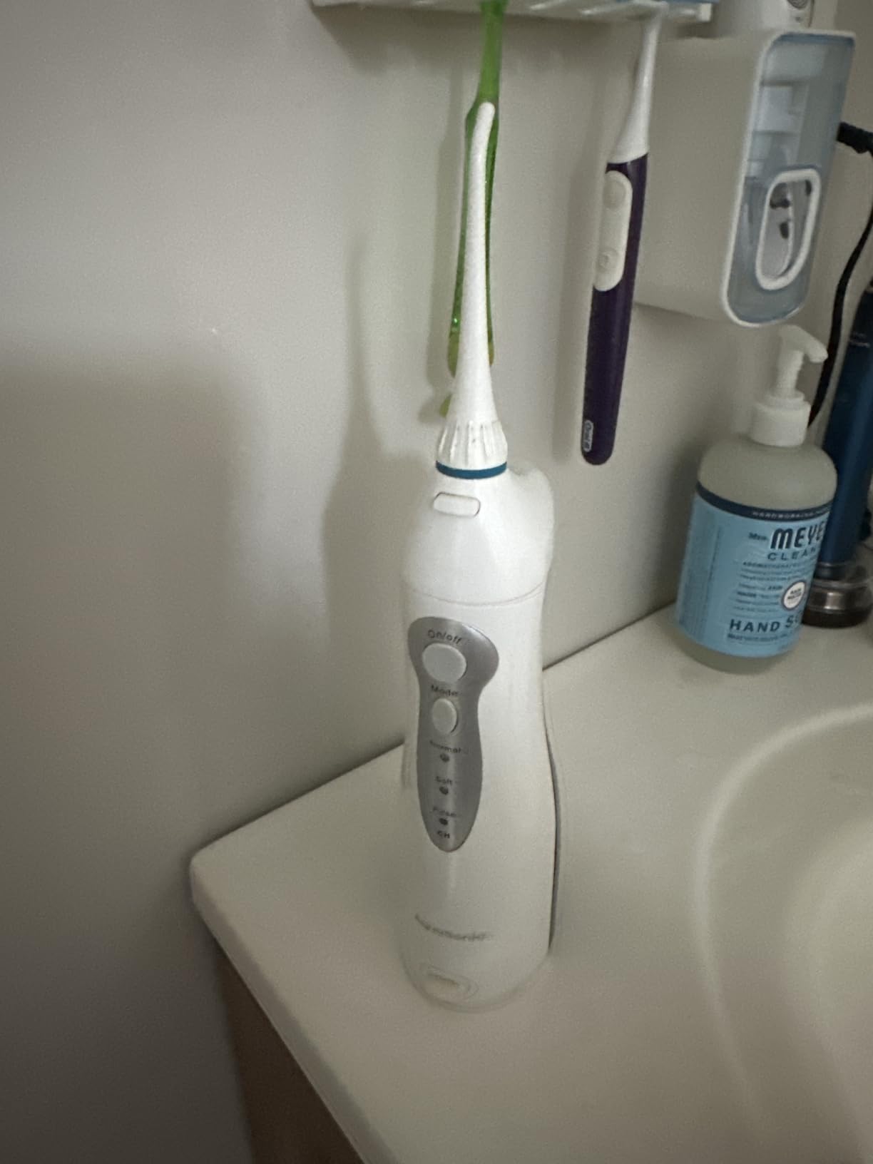 AquaSonic Aqua Flosser - Cordless Rechargeable Water Flosser for Teeth - Waterproof, Portable Oral Irrigator for Dental Cleaning with 5 Jet Tips – Braces Home Travel customer photo 1