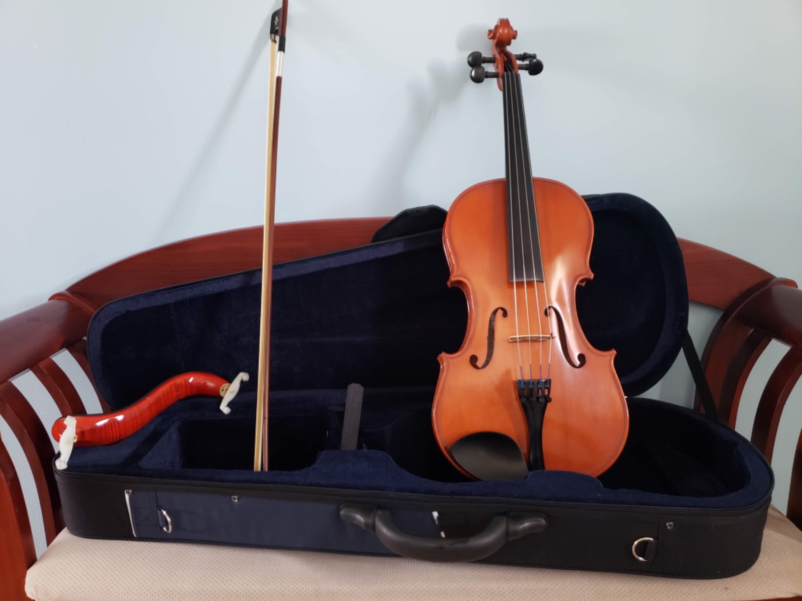 viola Model 101 with Strings, Case, Bow, Shoulder Rest, and Rosin (16