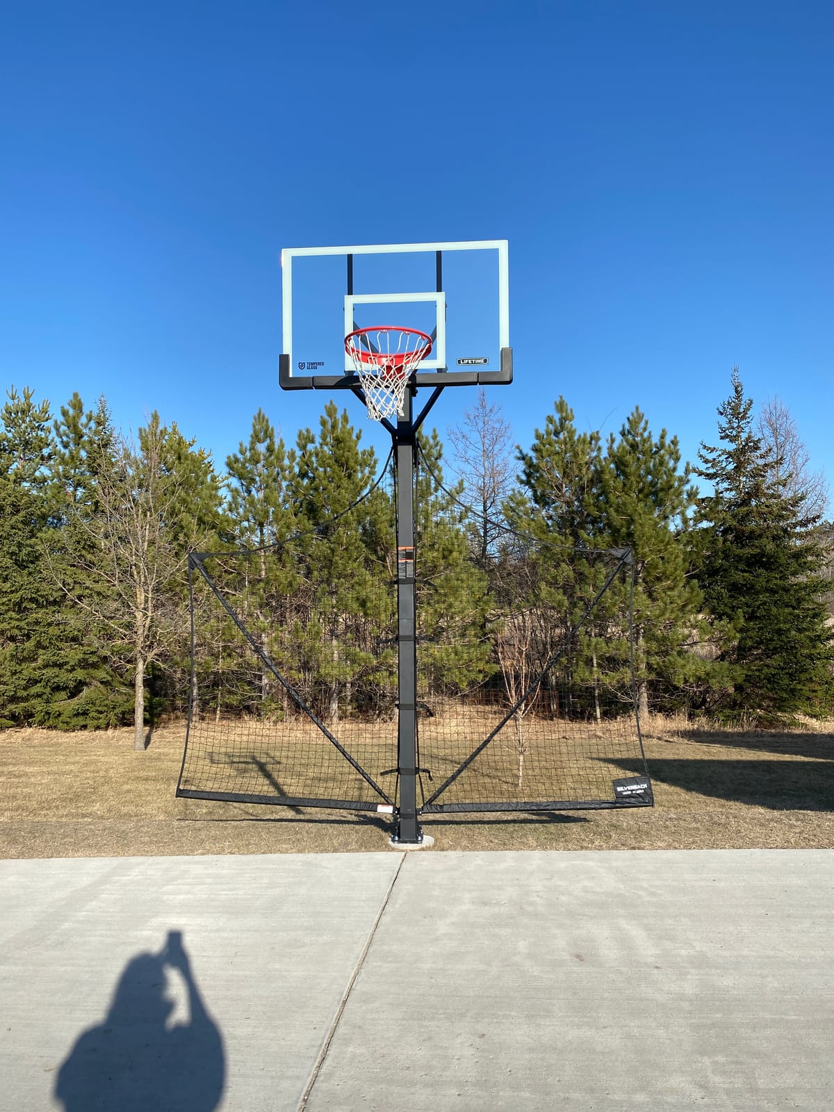 Silverback Basketball Yard Guard Defensive Net System Rebounder with Foldable Net and Arms into Pole, White/Black, Large customer photo 1