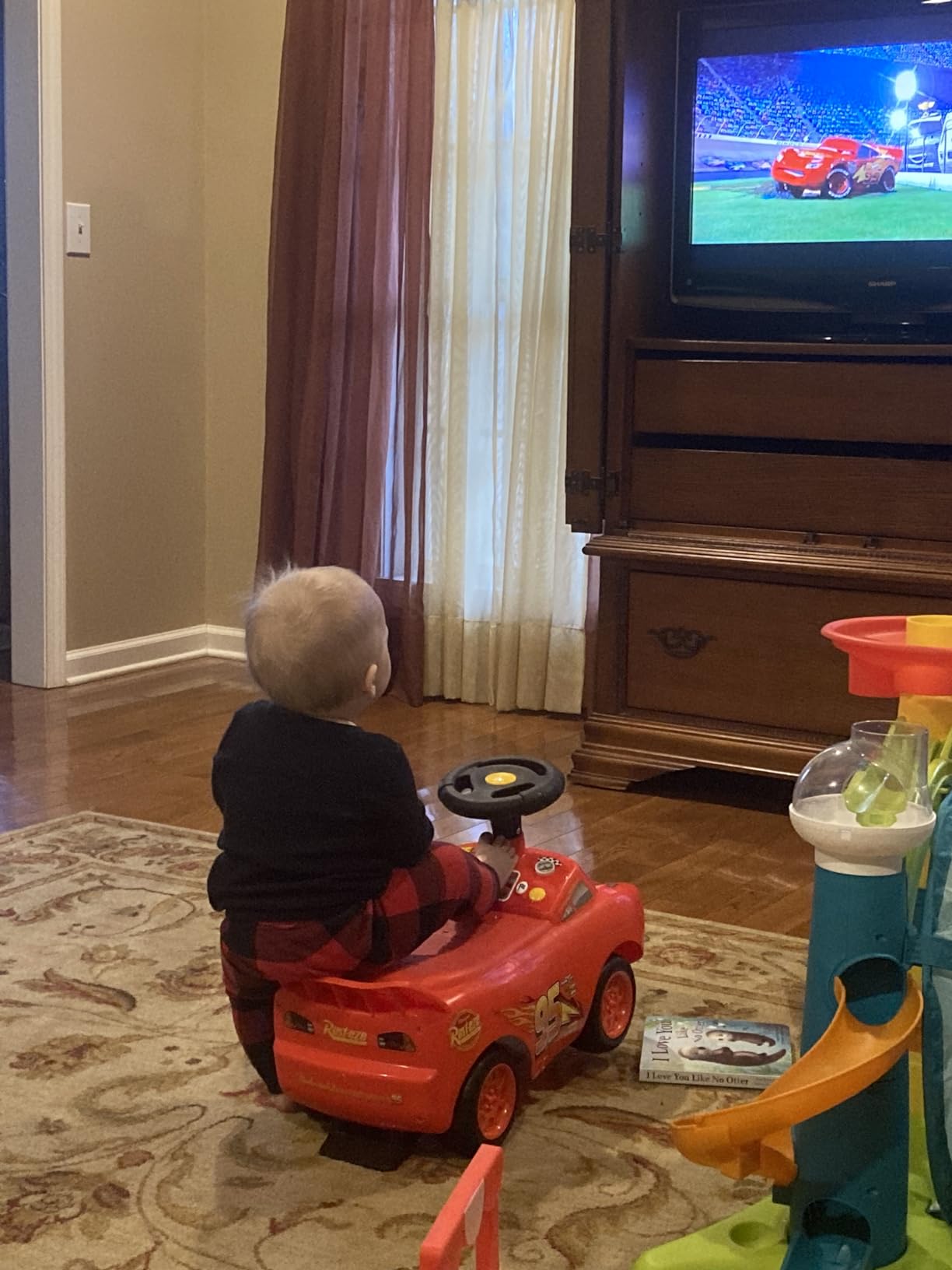 Kiddieland Lightning McQueen Ride-On Car, Foot-to-Floor Racer for Toddlers customer photo 1