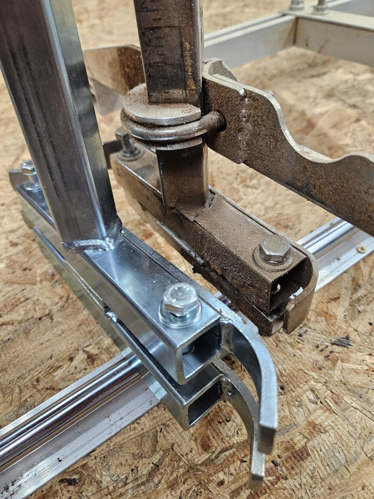 Granberg G778-36 Alaskan MKIV Chainsaw Mill, 36-Inch Portable Sawmill Guide | Fits All Chainsaw Makes, Bars up to 36 Inches, 70cc Plus, Clamps without Drilling, Mills Hardwood, Use a Sharp Ripping Chain. customer photo 1