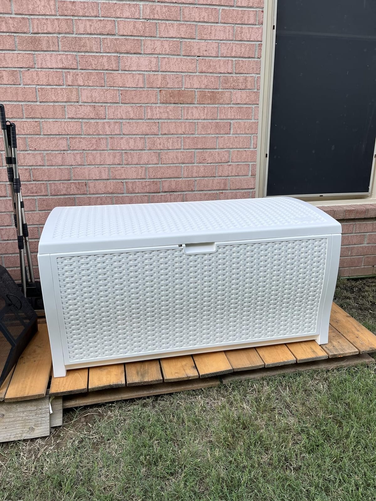 Suncast 99 Gallon Wicker Horizontal Outdoor Deck Box with Hinged Lid, Water-Resistant Storage Solution for Patio, Deck, Yard, and Garage, White, Made in the USA customer photo 1
