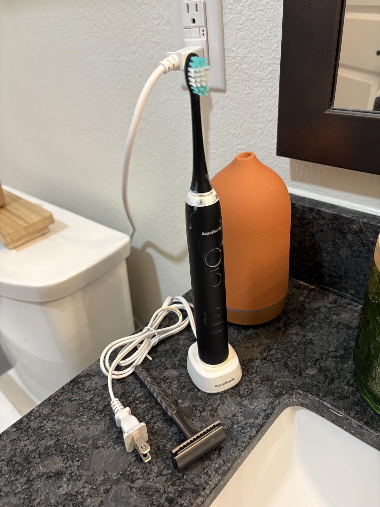 Aquasonic Black Series Ultra Whitening Toothbrush – ADA Accepted Electric Toothbrush- 8 Brush Heads & Travel Case – 40,000 VPM Electric Motor & Wireless Charging - 4 Modes w Smart Timer customer photo 2