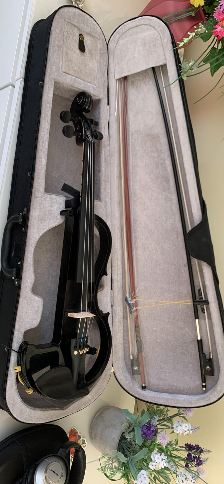 Vangoa Electric Violin 4/4 Full Size Silent Electronic Violin Fiddle, Black customer photo 2