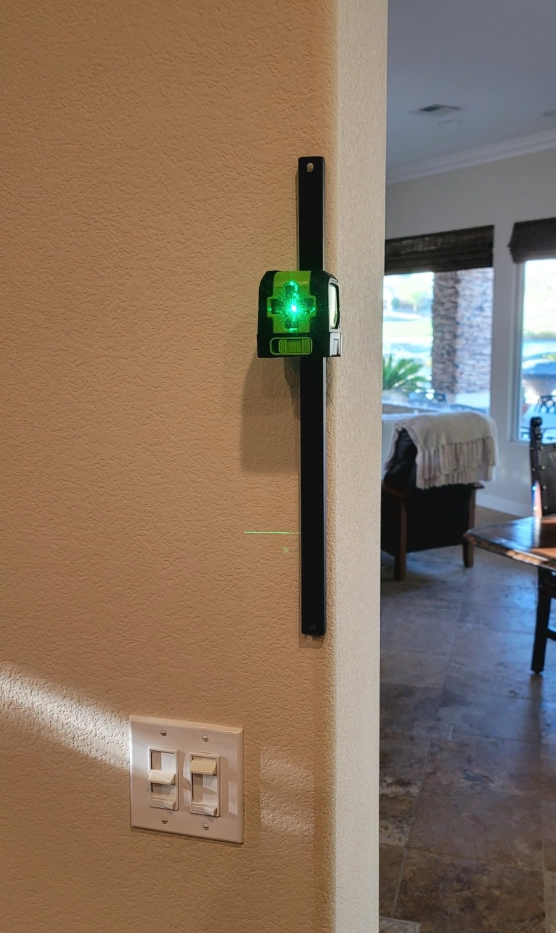 Huepar Laser Level, 100Ft Self Leveling Green Cross Line Laser | Indoor Use for Picture Hanging, Tile, Decoration & DIY Construction - 360° Magnetic Base & AA Battery customer photo 1