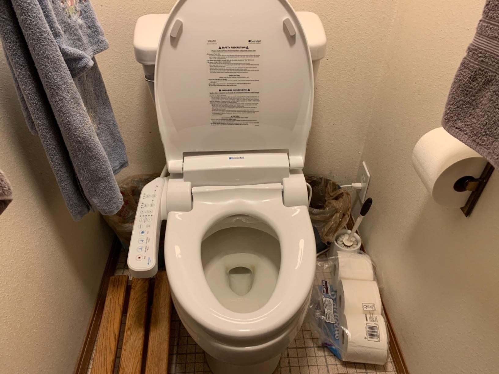 Brondell SE400-EW Swash SE400 Electric Bidet Toilet Seat With Heated Seat, Oscillating Stainless Steel Nozzle, Warm Air Dryer, Night Light, Gentle Close Lid, White Side Arm Control, Elongated customer photo 2