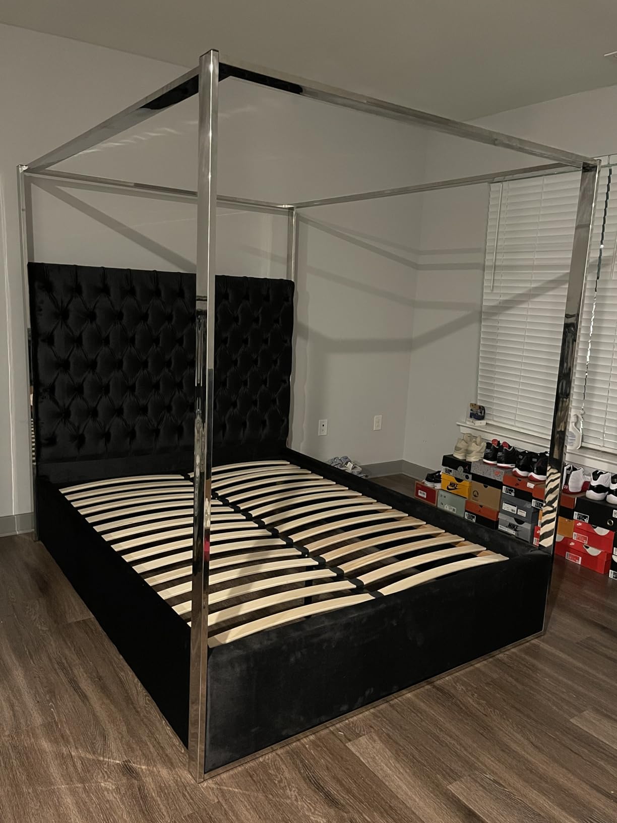 Meridian Furniture Porter Collection Modern | Contemporary Velvet Upholstered Bed with Deep Detailed Tufting and Chrome Canopy, Black, King customer photo 2