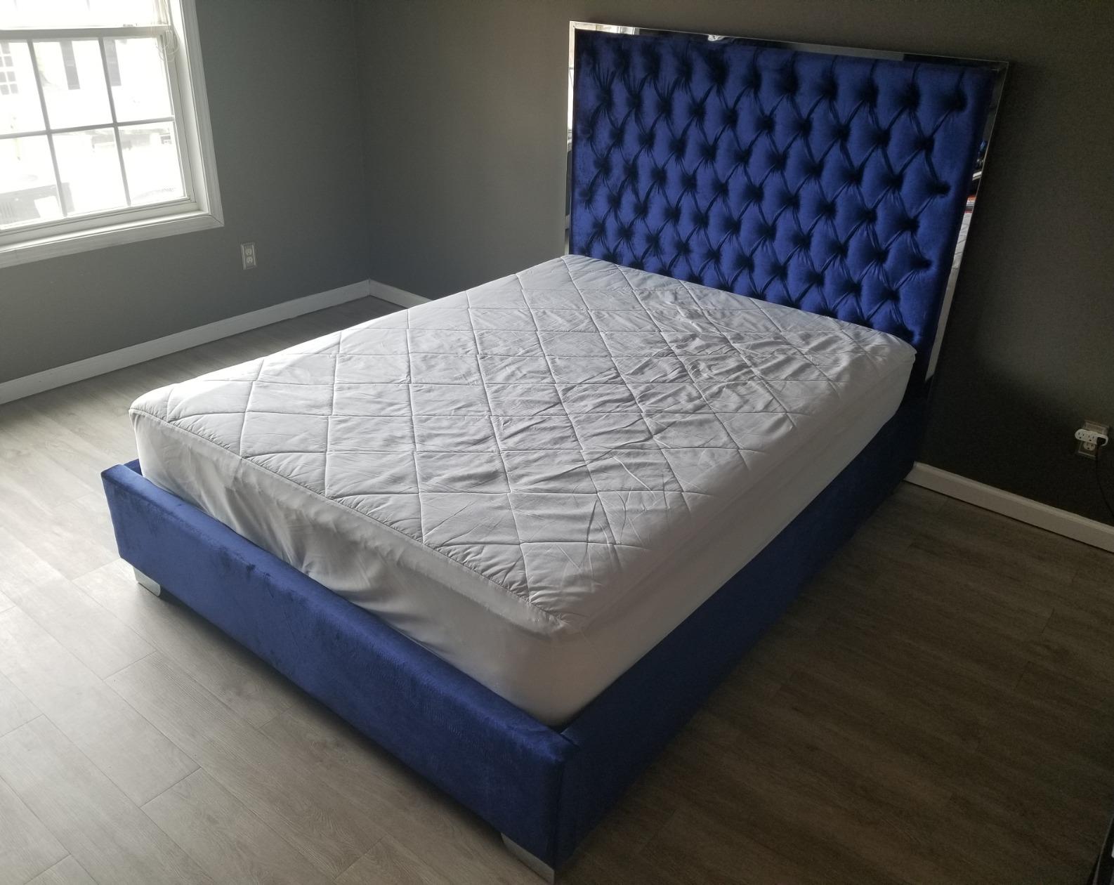 Meridian Furniture Lexi Collection Modern | Contemporary Velvet Upholstered Bed with Deep Tufting, Polished Chrome Stainless Steel Frame and Legs, King, Grey customer photo 2