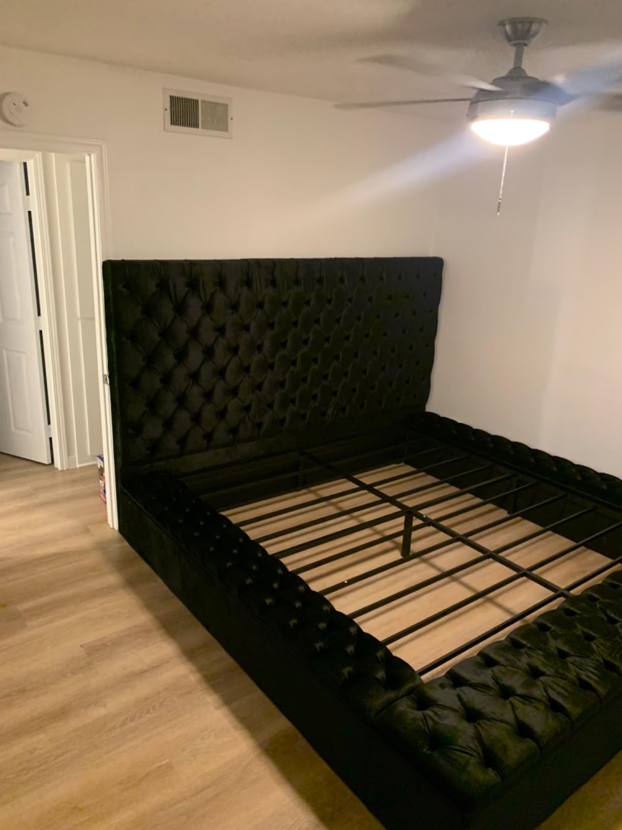 Meridian Furniture Bliss Collection Modern | Contemporary Velvet Upholstered Bed with Deep Button Tufting and Storage Compartments in Rails and Footboard, Black, King customer photo 1