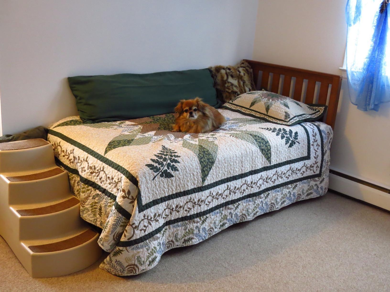 Zinus Alexia Solid Wood Platform Bed Frame with Headboard, Queen customer photo 2
