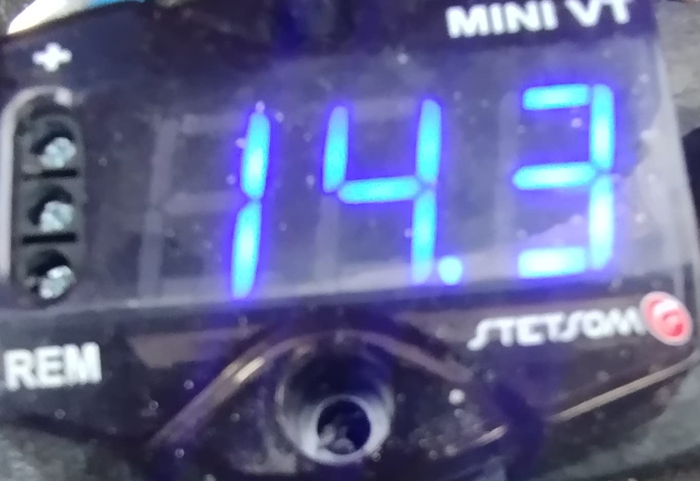 Stetsom MiniVT Digital Display Mini Voltmeter High Accuracy Blue LED 7V~30V Automotive Car Motorcycle Battery Voltage Panel Meter Easy Connection Remote Power for Car Audio Systems customer photo 1