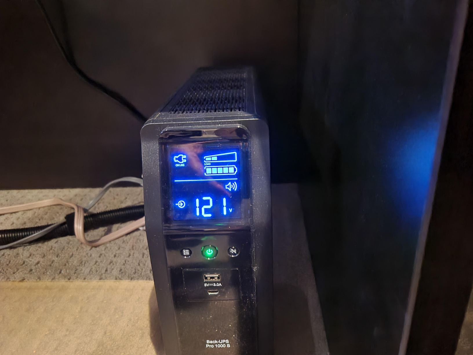 APC UPS 1000VA/600W Pure Sine Wave UPS for Computer, Electronics, BR1000MS | Back-UPS Pro Sinewave UPS for PC, gaming & home offices. Surge protection, AVR, USB-C charging, User-replaceable battery customer photo 1