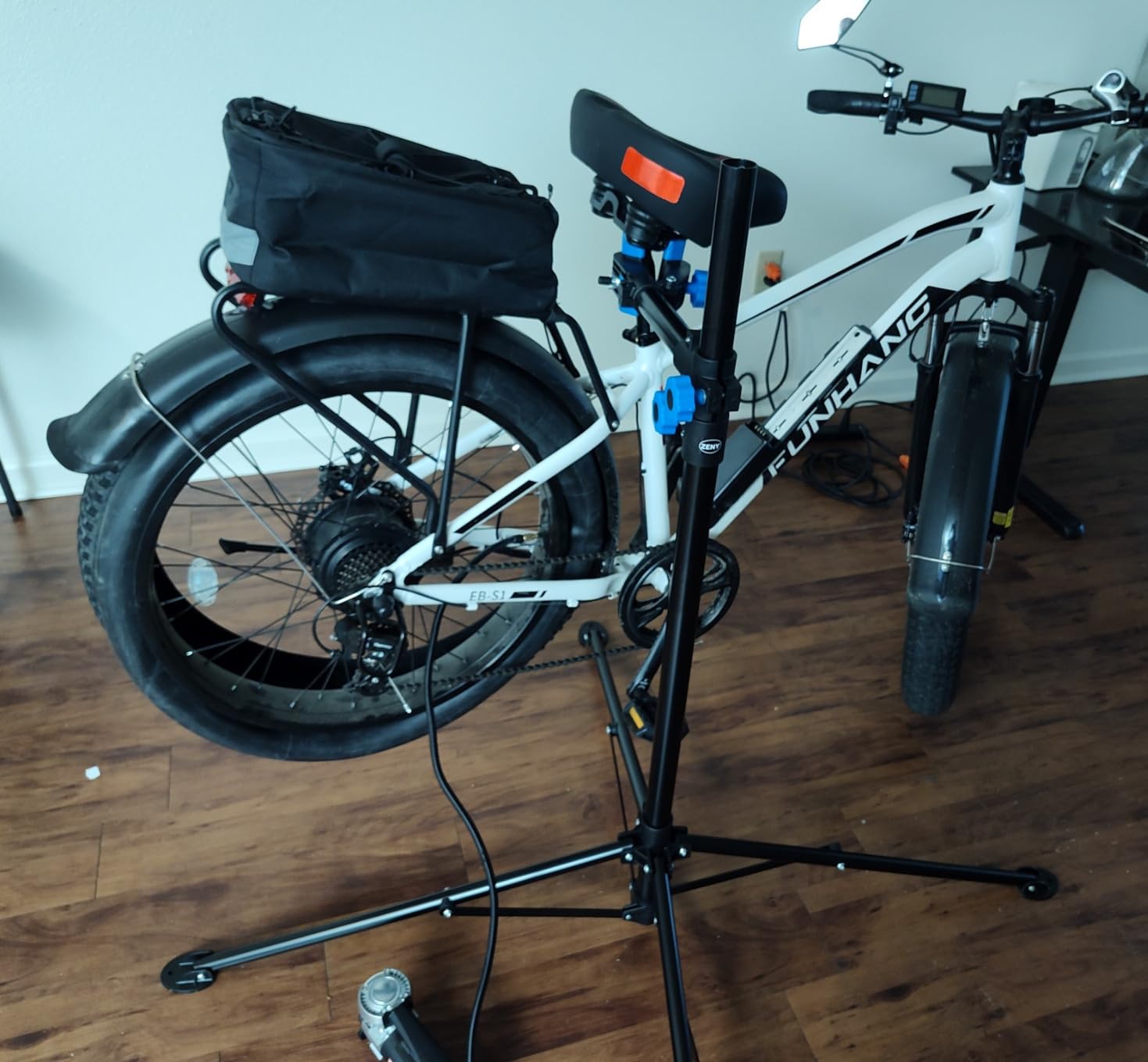 ZENY Adjustable Bike Repair Stand, Bicycle Maintenance Stand customer photo 1