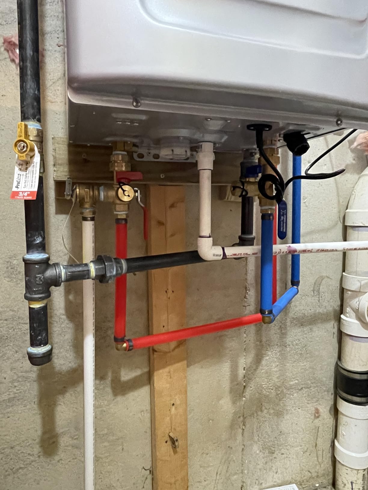 Rheem Prestige Condensing Tankless Gas Indoor Natural Gas Water Heater With Built-in Recirculation 10.0 GPM - RTGH-RH10DVLN customer photo 2