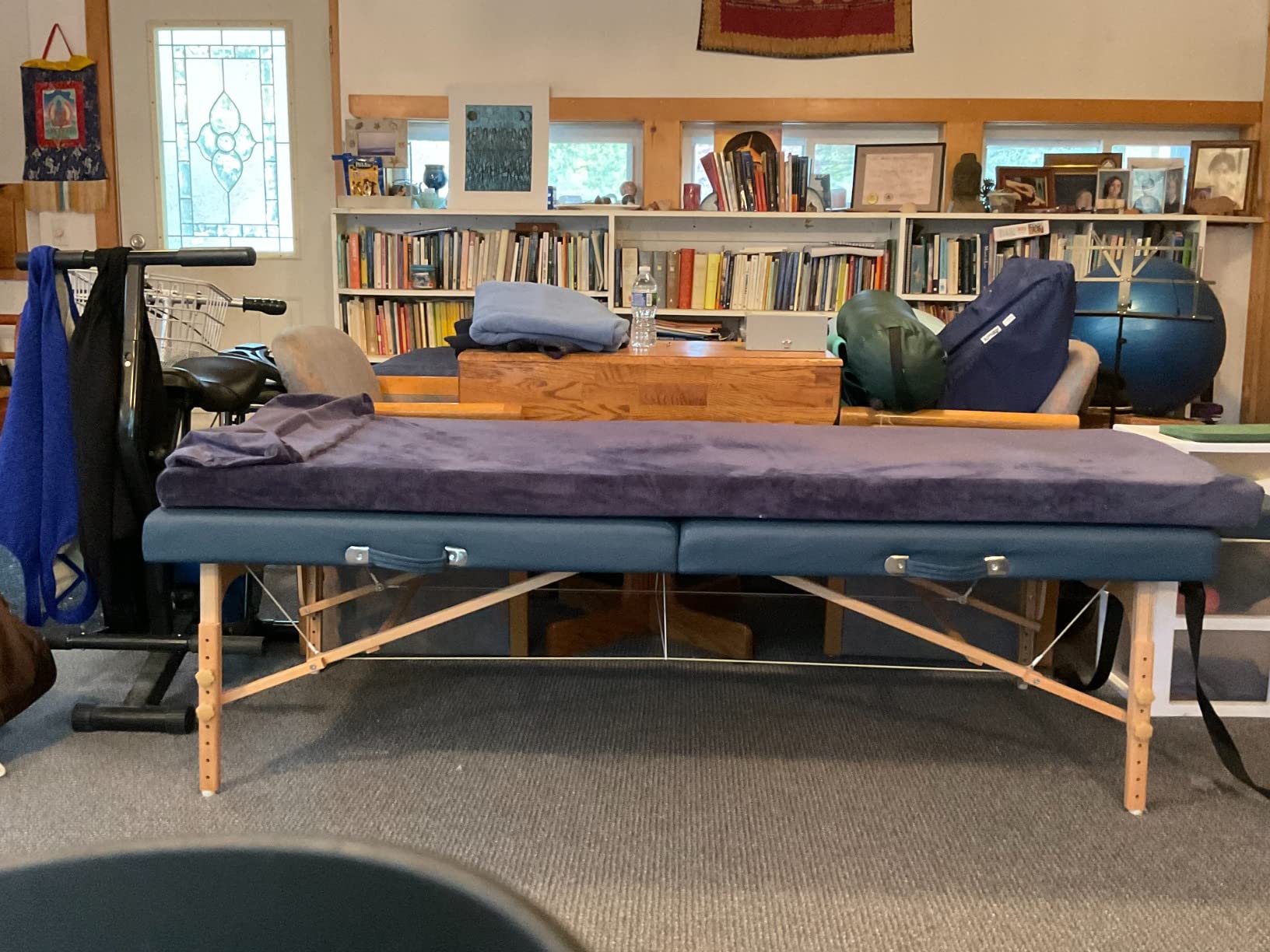 Saloniture Portable Physical Therapy Massage Table - Low to Ground Stretching Treatment Mat Platform - Black customer photo 1