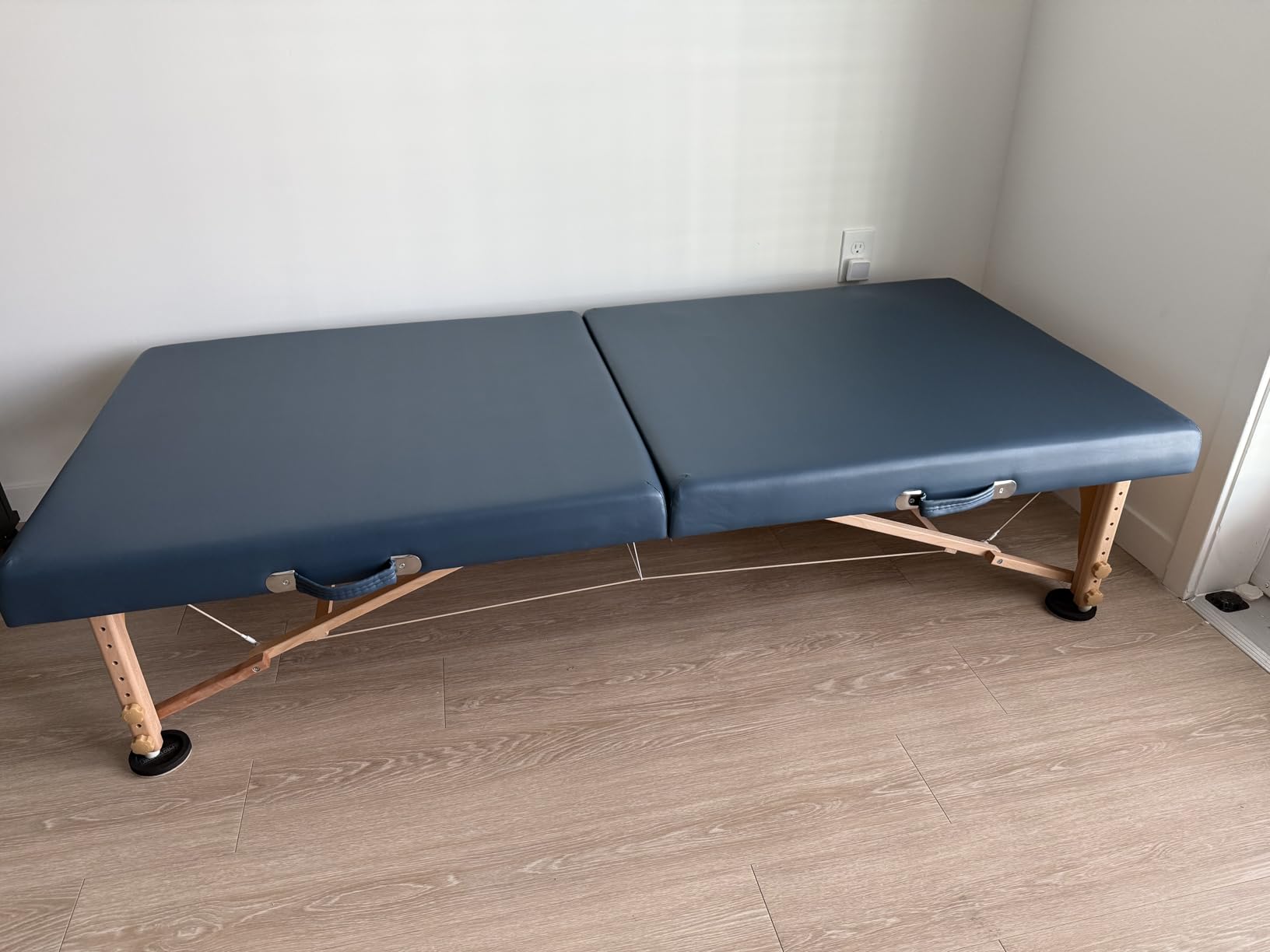 Saloniture Portable Physical Therapy Massage Table - Low to Ground Stretching Treatment Mat Platform - Black customer photo 2