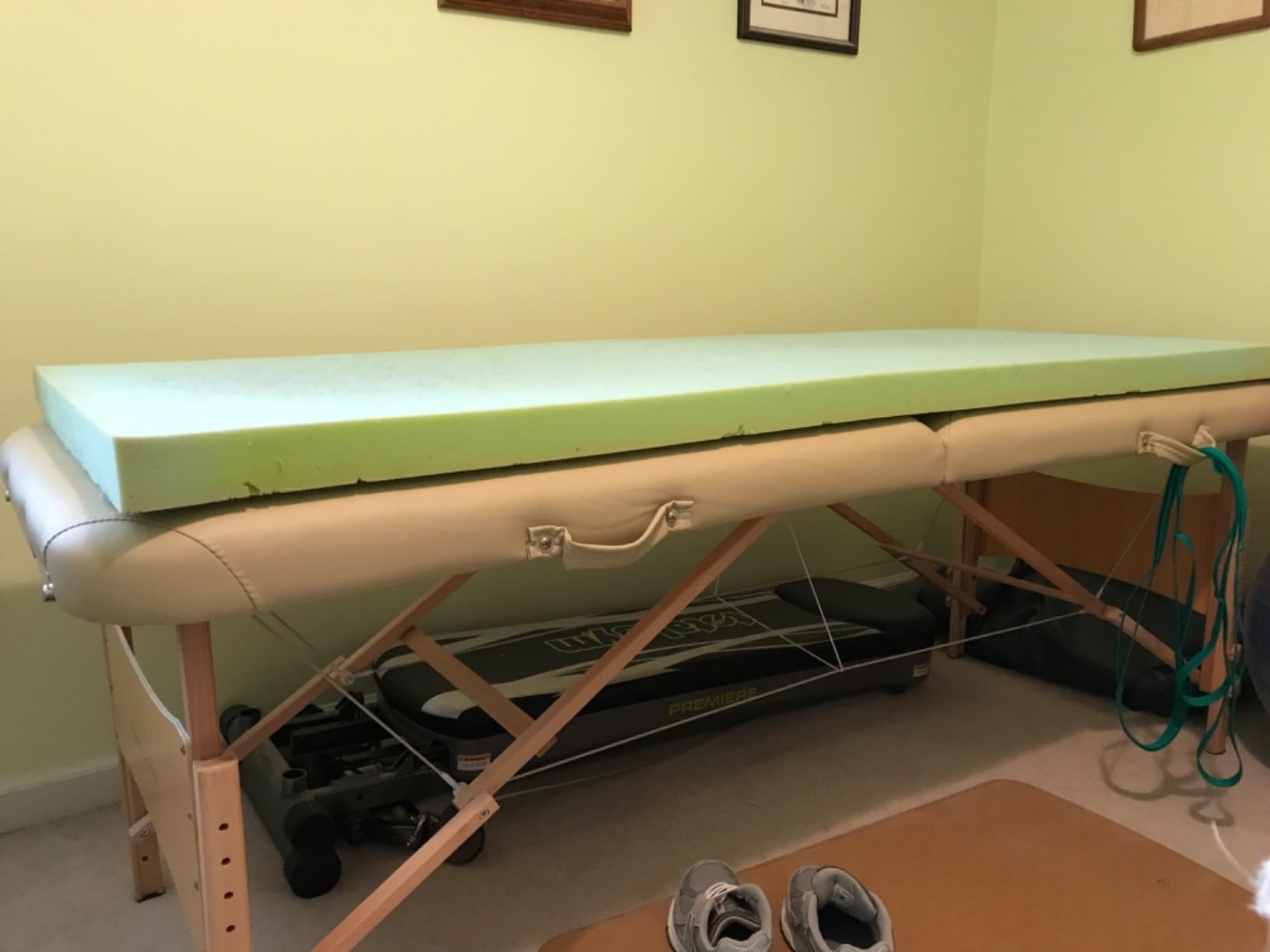 Saloniture Basic Portable Folding Massage Table - Black customer photo 1