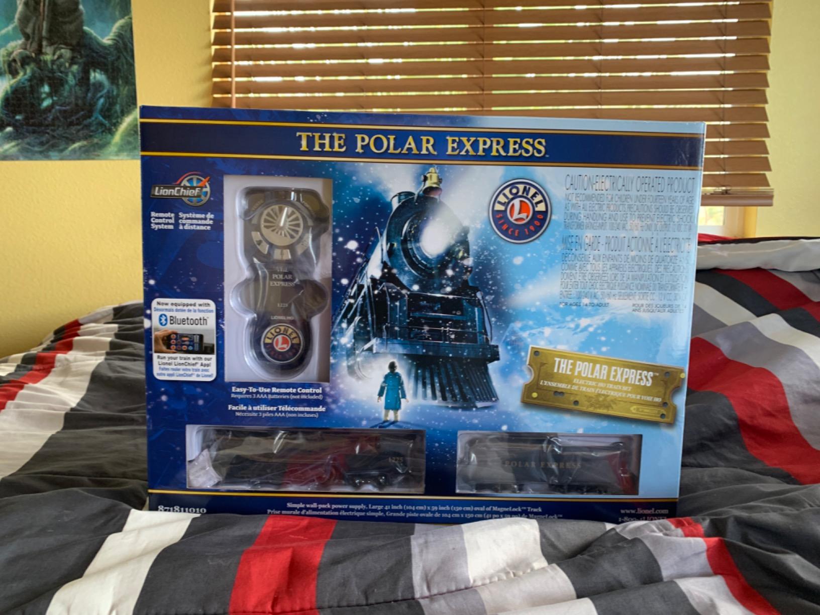 Lionel The Polar Express LionChief 2-8-4 HO Gauge Model Train Set customer photo 1