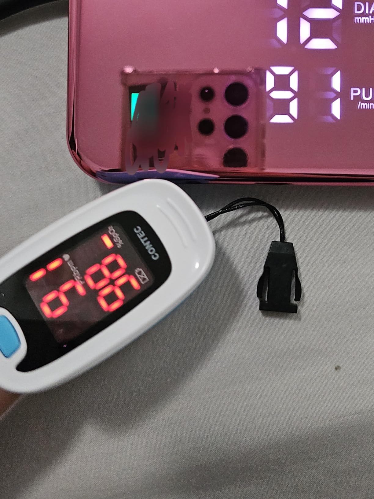 CONTEC Pulse Oximeter, SpO2 & PR Value Blood Oxygen Monitor w/Lanyard customer photo 2