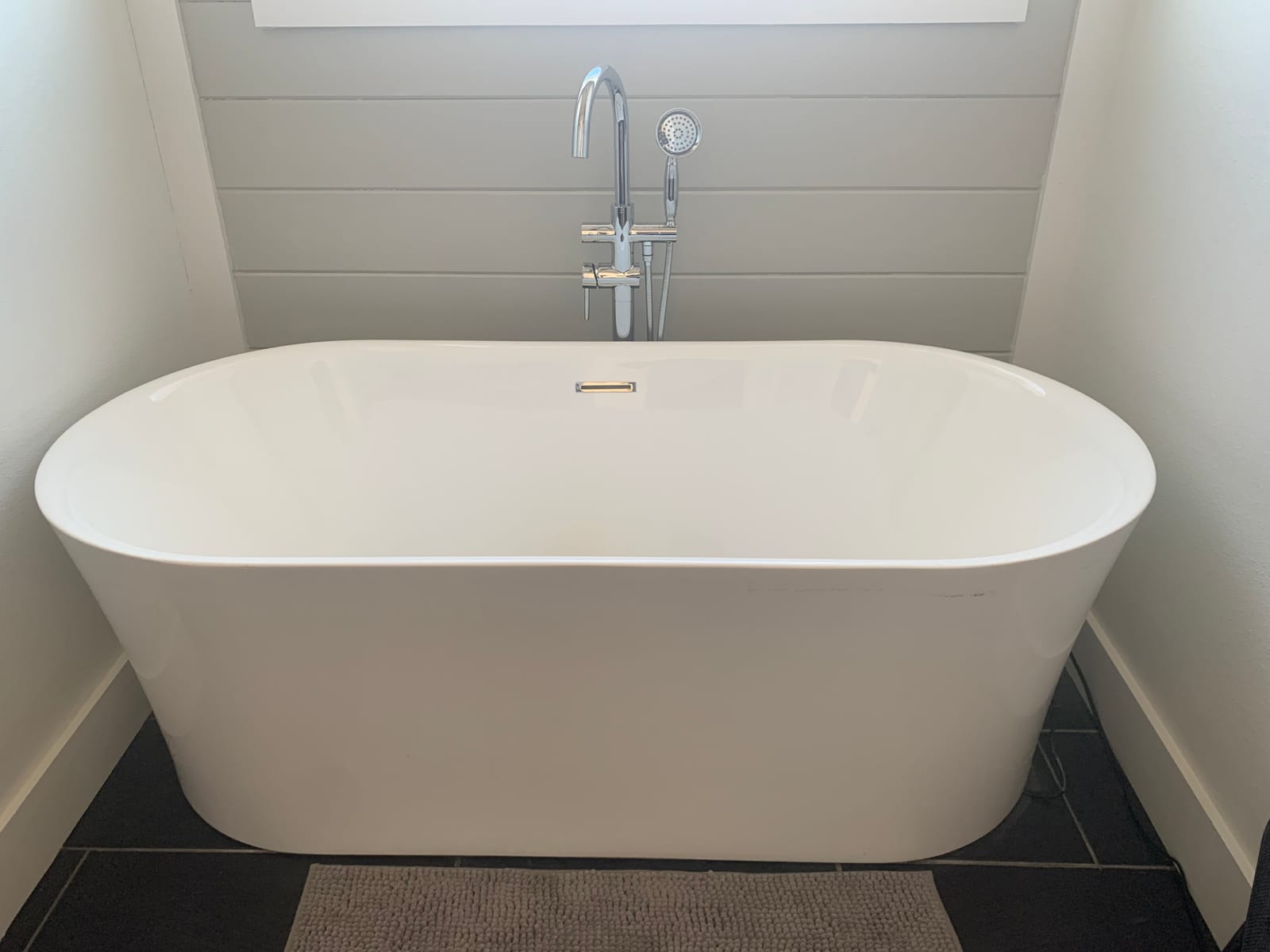 ANZZI Whirlpool Freestanding Bathtub 67 Inch Jericho Series Air Jetted customer photo 1