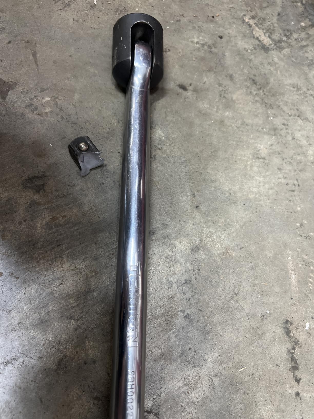 TEKTON 1/2 Inch Drive x 24 Inch Breaker Bar | SBH00224 customer photo 2