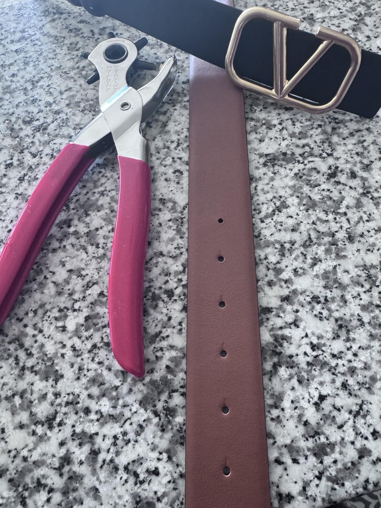 Hole Punch, NEU MASTER Heavy Duty Leather Hole Puncher for Belts, Watch Bands, Straps, Dog Collars, Saddles, Shoes, Fabric, DIY Home or Craft Projects customer photo 1