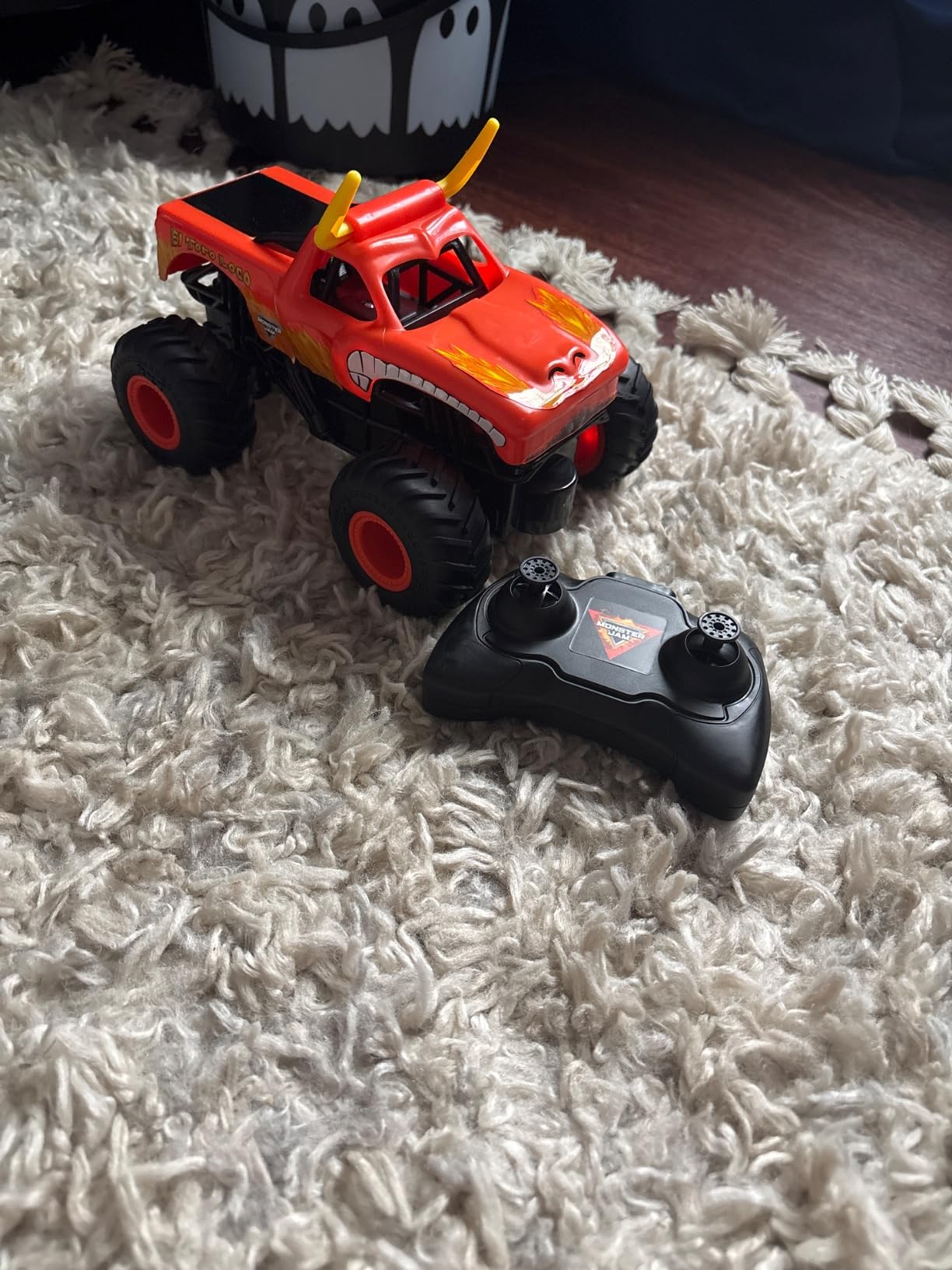 Monster Jam Official Grave Digger Remote Control Monster Truck, 1:24 Scale, 2.4 GHz, for Ages 4 and Up | Remote Control Truck Toy, Durable Construction, Authentic Design, Easy to Use Remote, Pretend Play Gifts for Kids Ages 4+ customer photo 2